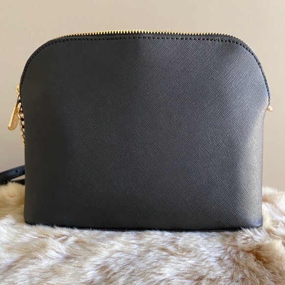 Michael Kors Purse with Gold Chain & Leather Strap - Picture 2 of 5